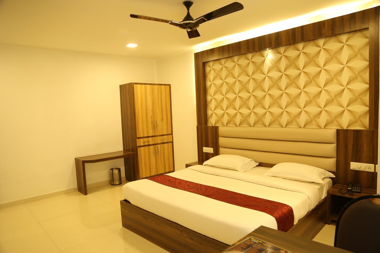 Hotel Shivananda ฮอสเปต ภายนอก รูปภาพ