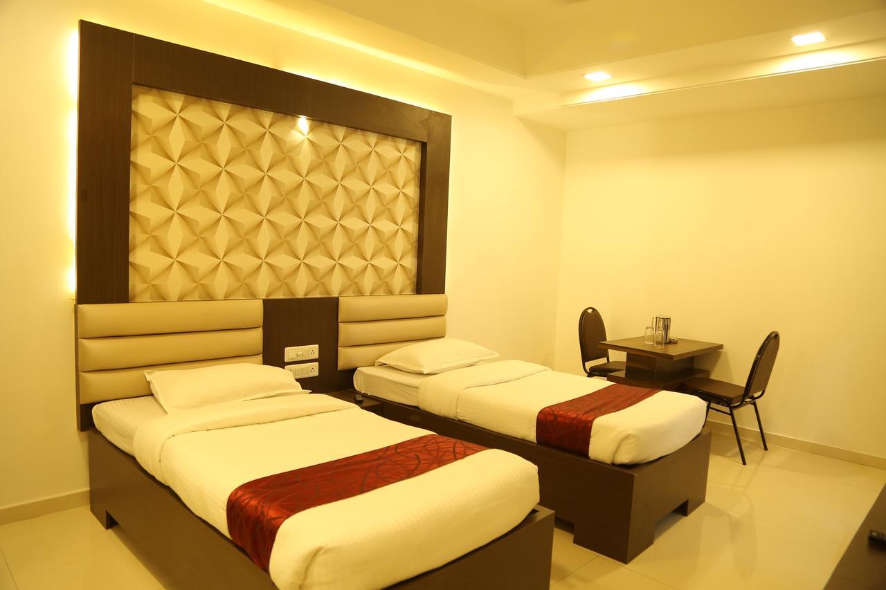 Hotel Shivananda ฮอสเปต ภายนอก รูปภาพ