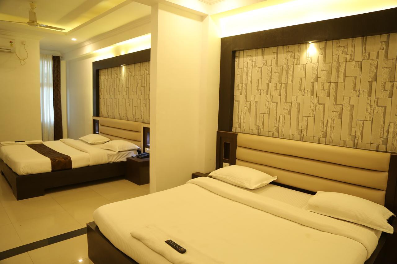 Hotel Shivananda ฮอสเปต ภายนอก รูปภาพ