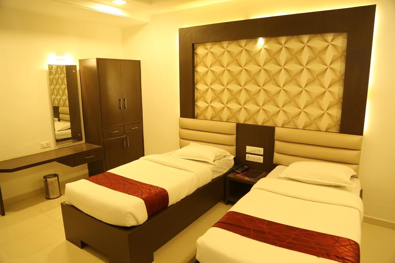 Hotel Shivananda ฮอสเปต ภายนอก รูปภาพ