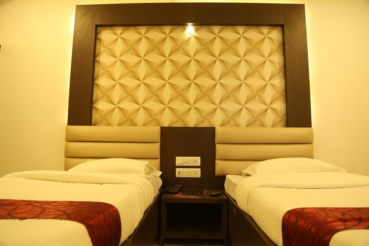Hotel Shivananda ฮอสเปต ภายนอก รูปภาพ