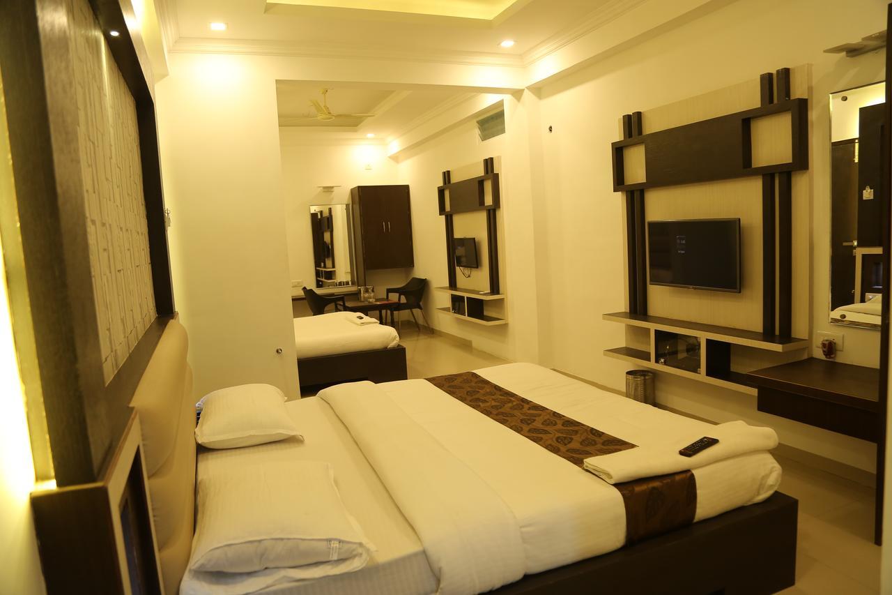 Hotel Shivananda ฮอสเปต ภายนอก รูปภาพ