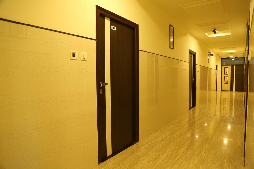 Hotel Shivananda ฮอสเปต ภายนอก รูปภาพ