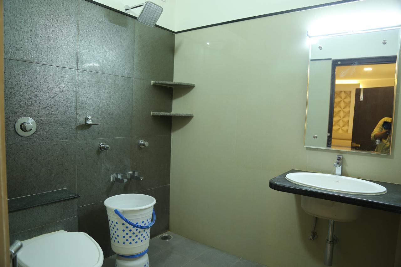 Hotel Shivananda ฮอสเปต ภายนอก รูปภาพ